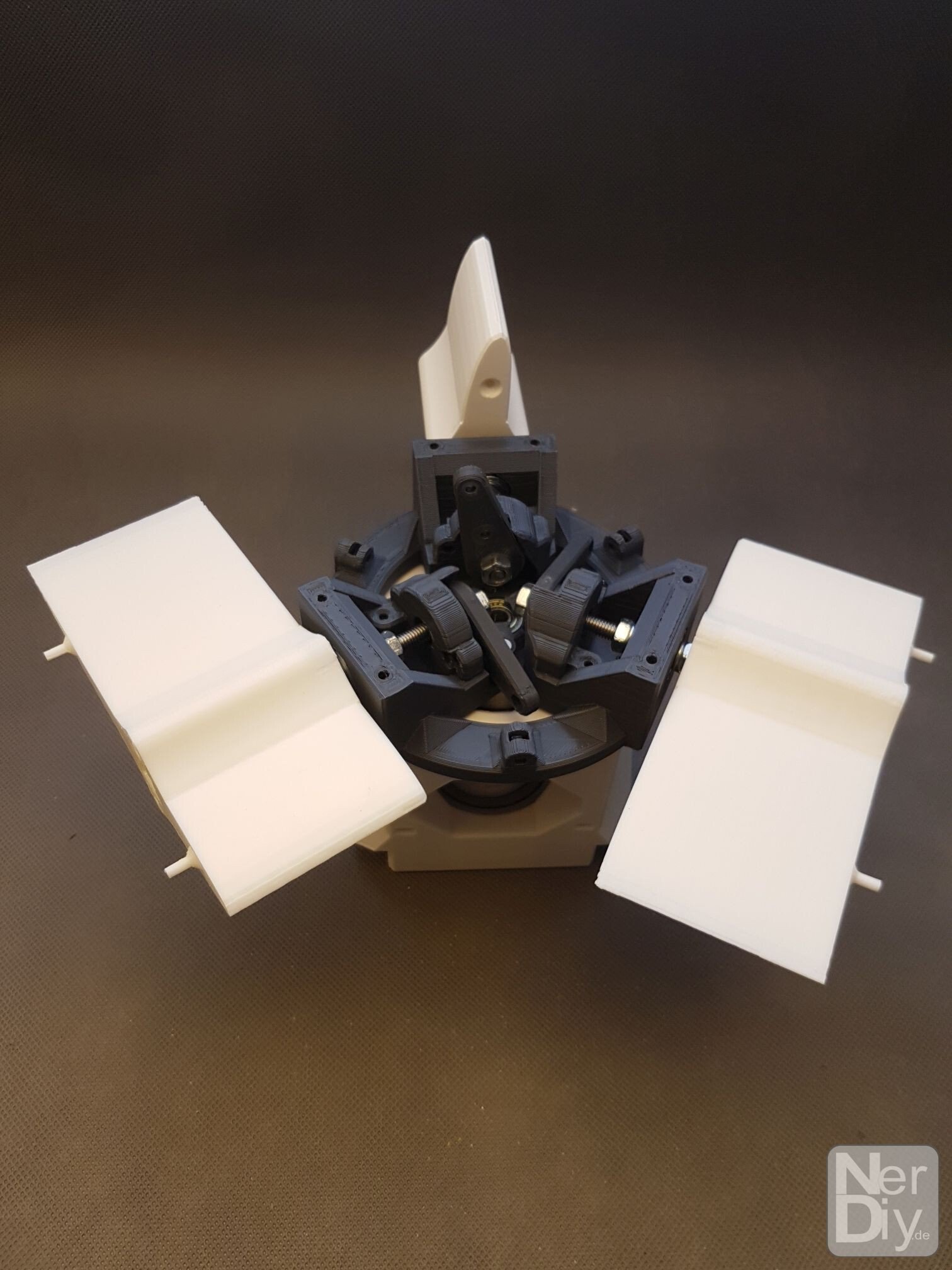 HowTo WinDIY Hub de construction comprenant la mécanique Nerdiy.de